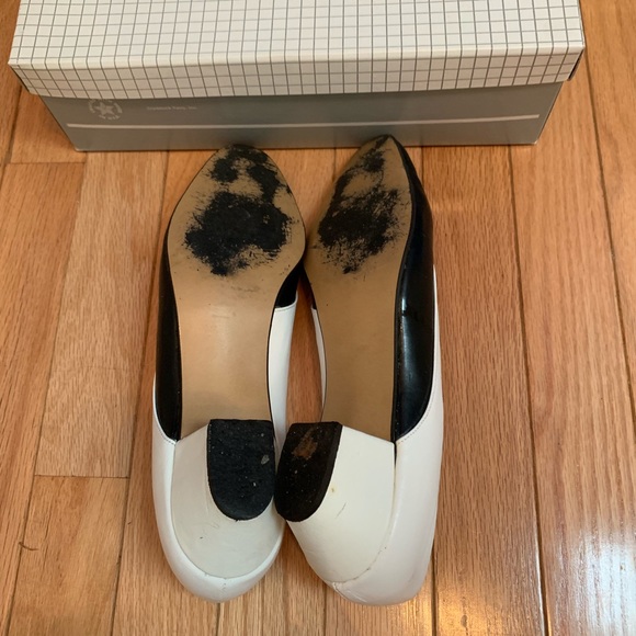 Auditions Vintage Black & White Pump Heels Narrow - Picture 7 of 8